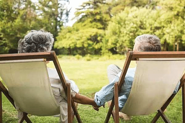 上了年纪的老年人可以买哪些保险产品